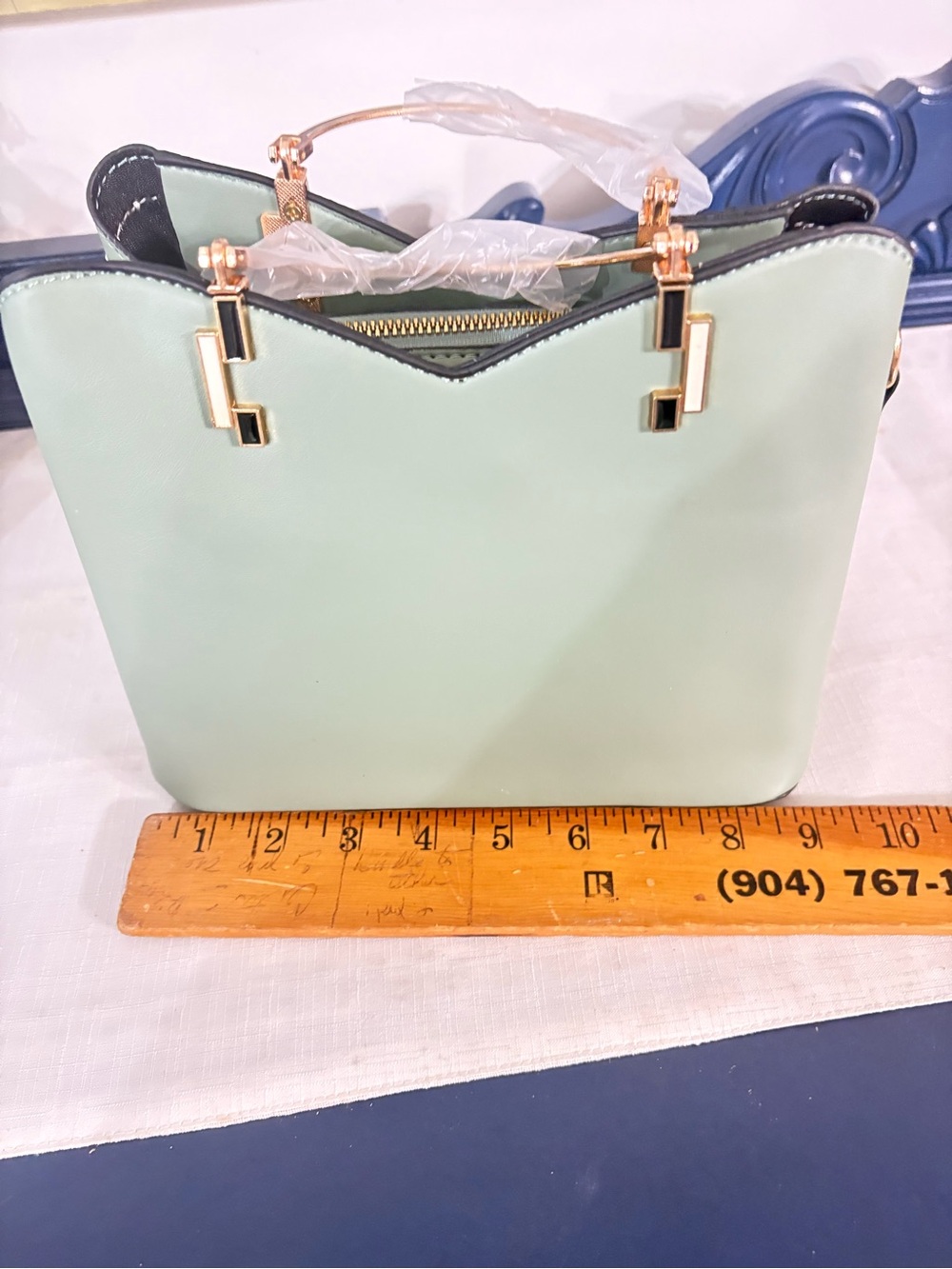 ZZMY White and Sage Green Womens Satchel or crossbody Bag w/ Gold Accents NWT - Picture 3 of 5